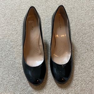 Tahari black heels size 7